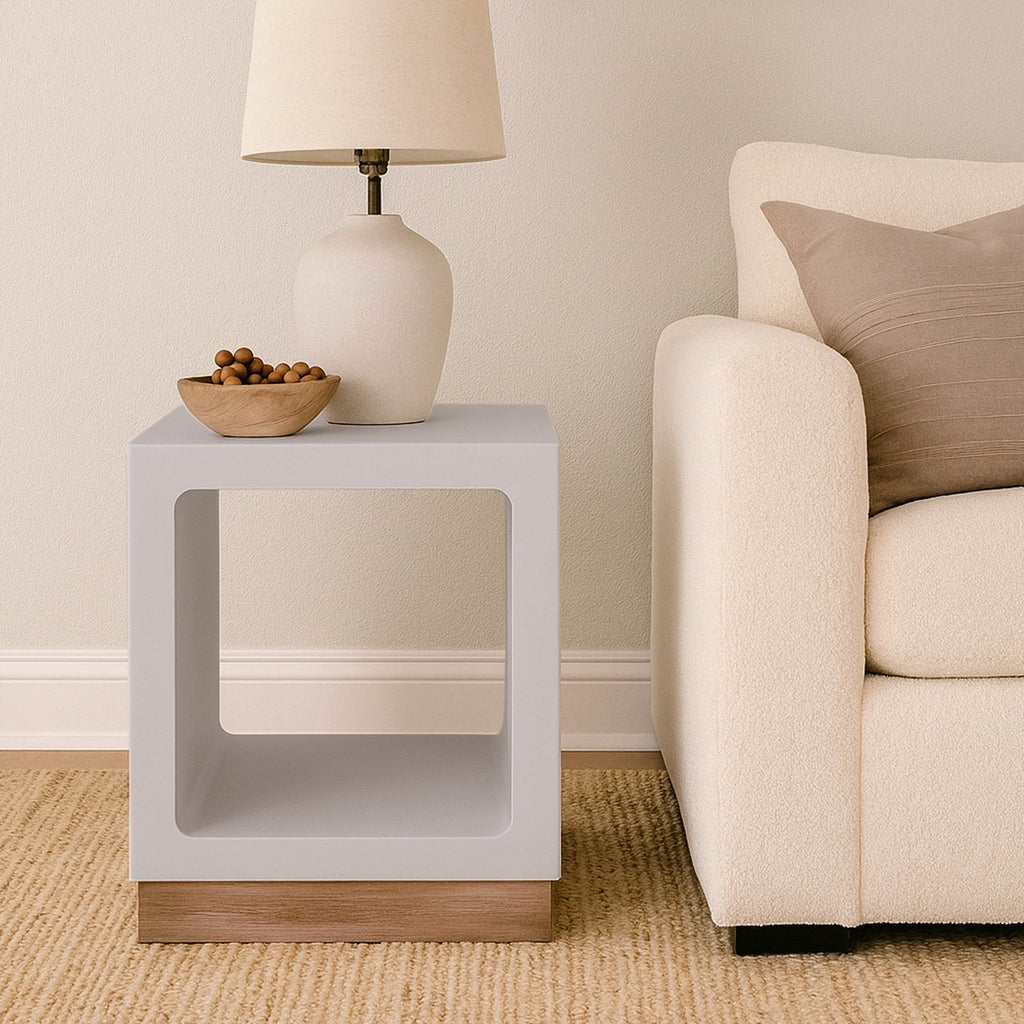 Molde Side Table