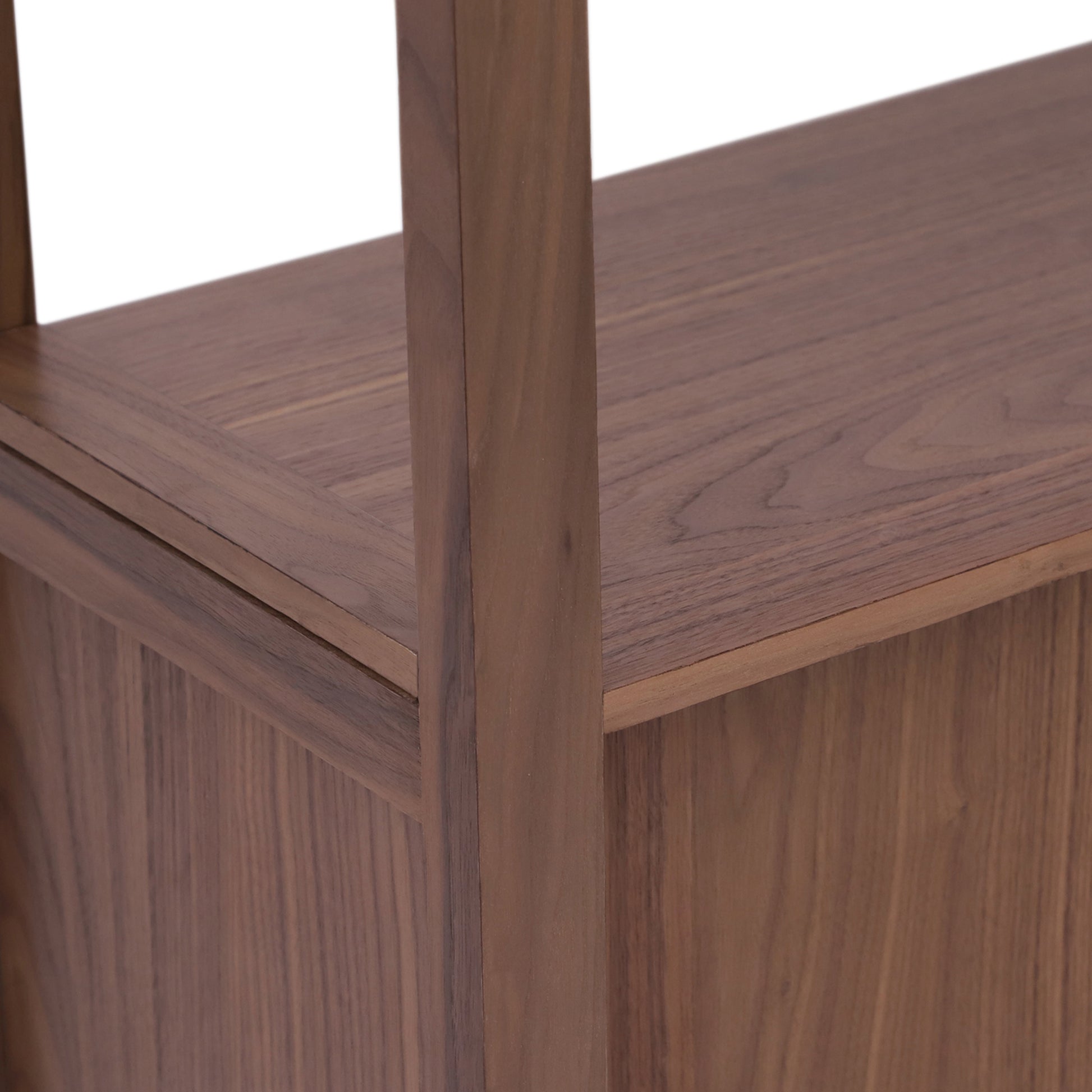 Alessio Bookshelve